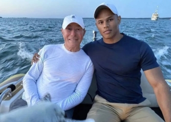 Bilionário americano casa com ex-ator pornô 50 anos mais jovem