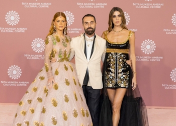 Marina Ruy Barbosa brilha em um dos eventos mais importantes de arte e cultura da Ásia