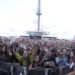 Brasilienses lotam Praça da Torre de TV na festa dos 63 anos da cidade