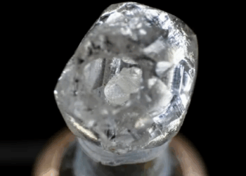 Valor inestimável: diamante é encontrado dentro do outro na Índia