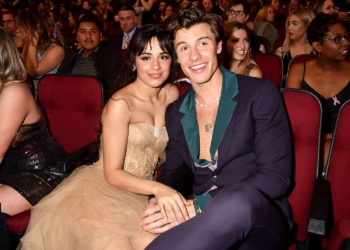 Voltaram? Camila Cabello e Shawn Mendes são flagrados aos beijos no Coachella