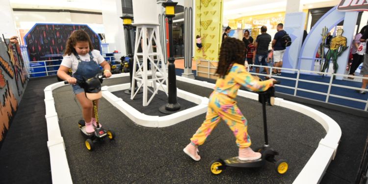 Taguatinga Shopping convida criançada para aventuras no Parque Liga da Justiça