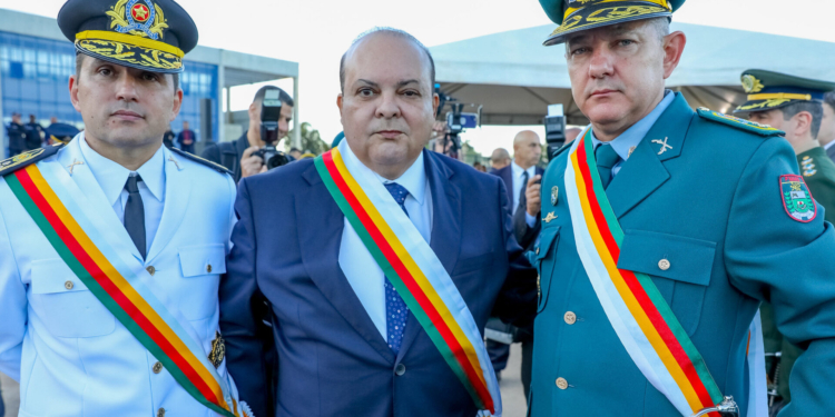 Governador Ibaneis Rocha entrega Medalha Tiradentes, maior honraria da PMDF