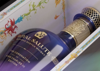 Edição limitada: Royal Salute criou 500 preciosas garrafas em homenagem à coroação do Rei Charles III