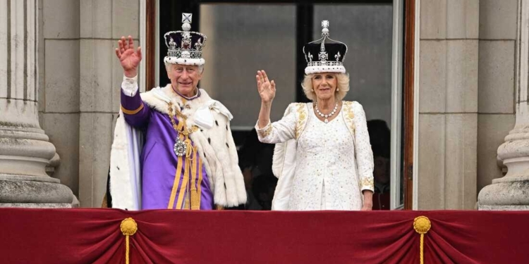 Highlights: Rei Charles III é coroado em cerimônia na Abadia de Westminster em Londres