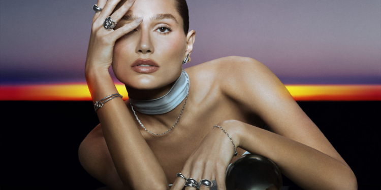 Sasha Meneghel é a estrela da nova campanha de Life by Vivara