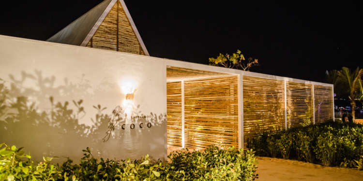 Barraca do Coco reabre Na Praia com experiência gastronômica pé na areia