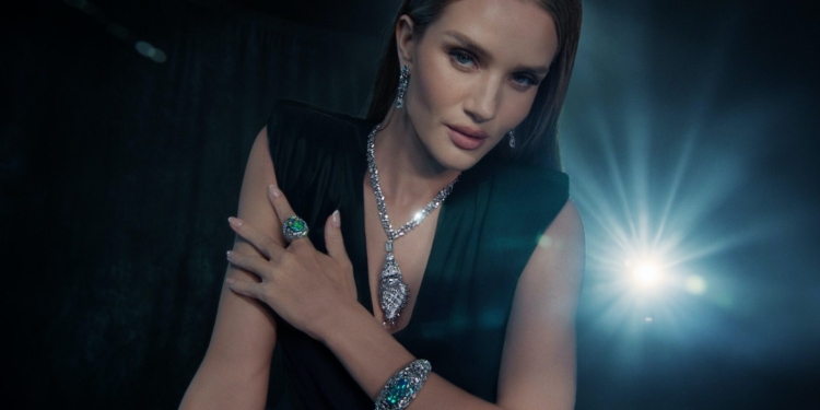 Tiffany & Co. anuncia Rosie Huntington-Whiteley como embaixadora