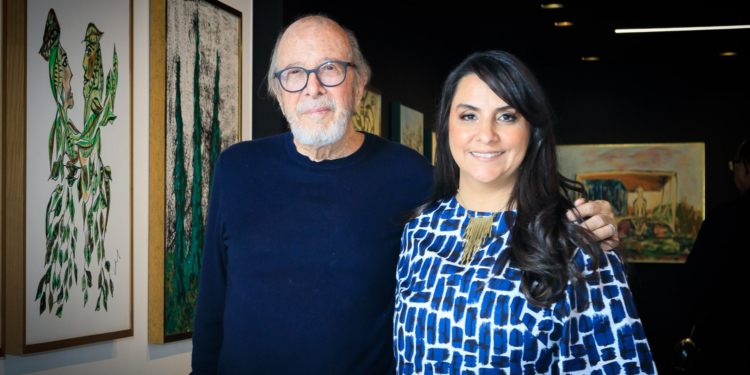 Coquetel para convidados marca abertura da exposição de José Maciel no Casapark