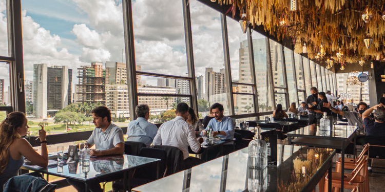 Loves in the air: Mirante BRB da Torre de TV recebe segunda edição do ‘Jantar nas Alturas’ em comemoração ao Dia dos Namorados 