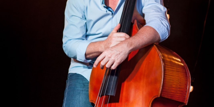 Jardim da Casa Baco recebe Oswaldo Amorim e convidados internacionais