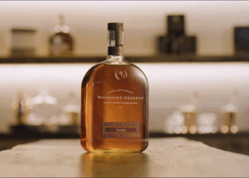 Emirates lança bourbon exclusivo de edição limitada a bordo