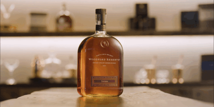 Emirates lança bourbon exclusivo de edição limitada a bordo