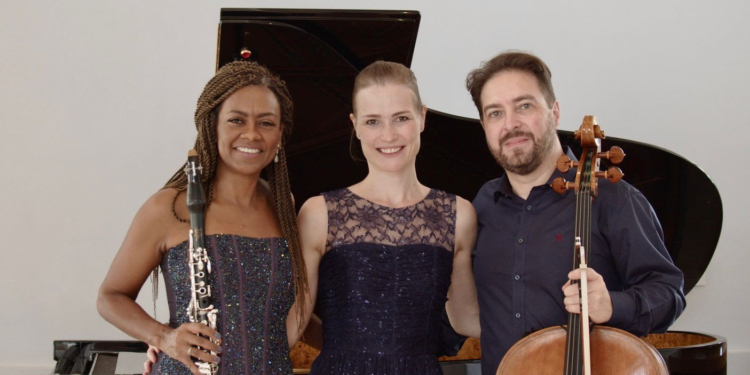 Liberarte Trio apresenta recital Noite Romântica no CTJ Hall