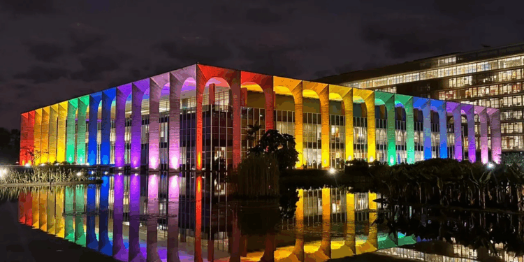 Rainbow: Brasília recebe iluminações em respeito ao Dia do Orgulho LGBTQIAPN+