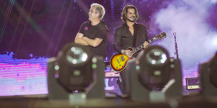 Jota Quest faz show histórico e lota arena do Capital Moto Week