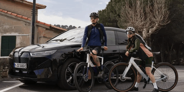 BMW lança linha de bicicletas com preço de carro popular no Brasil