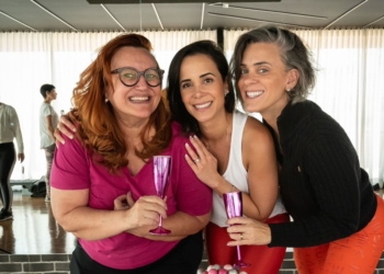Gerente de marketing do Taguatinga Shopping, Maíra Garcia, celebra aniversário em aula de yoga na O2 Fitness
