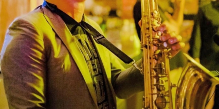 Terraço Piselli Brasília: DJ e saxofonista Jonas Campelo embala noites de sexta-feira de julho no restaurante