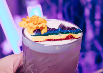 Mezanino da Torre de TV celebra o orgulho LGBTQIA+ com drink temático
