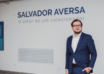 Galerista e marchand Antonio Aversa comemora aniversário em um jantar para seletos convidados
