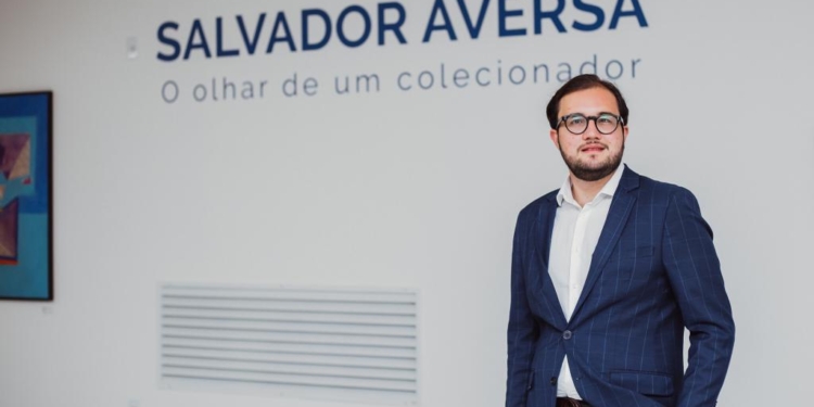 Galerista e marchand Antonio Aversa comemora aniversário em um jantar para seletos convidados