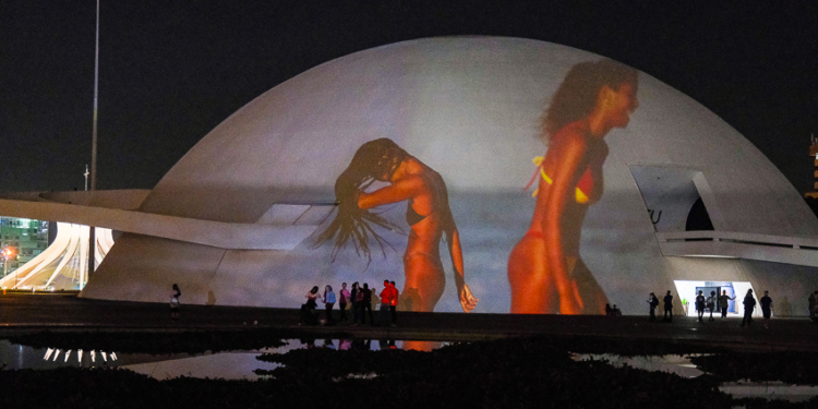 Noite de abertura do Festival Mês da Fotografia reúne convidados no Museu da República