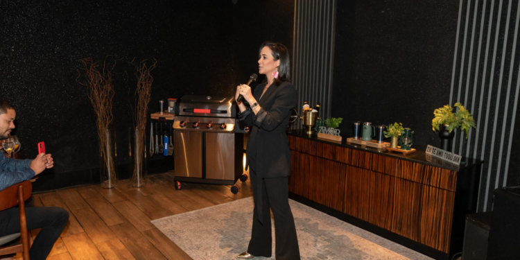 Taguatinga Shopping lança campanha do Dia dos Pais em almoço no Coco Bambu para imprensa