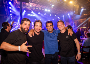 Fazenda Churrascada recebe fãs da dupla Zezé Di Camargo & Luciano em show intimista