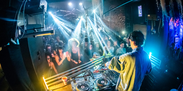 Hiato: Mezanino da Torre de TV estreia nova festa em Brasília