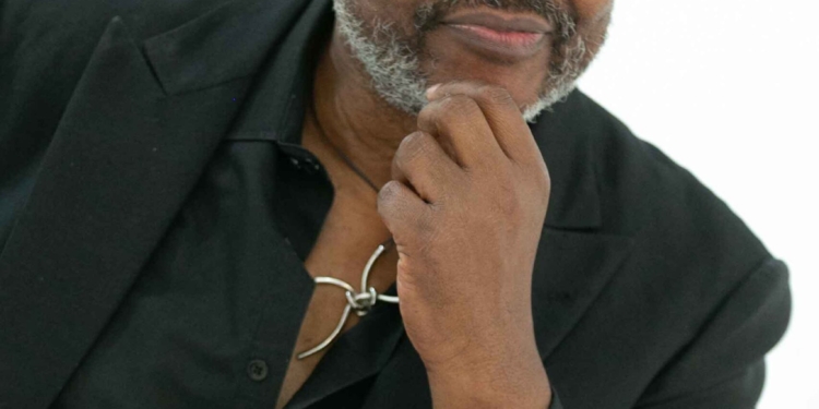 Artista plástico Sanagê Cardoso lança livro “96 Dias No Labirinto” no Casapark