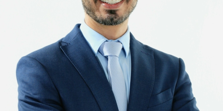 Procurador do Distrito Federal Hugo Fidelis lança livro sobre direito administrativo do trabalho no Mercearia Bar & Restaurante