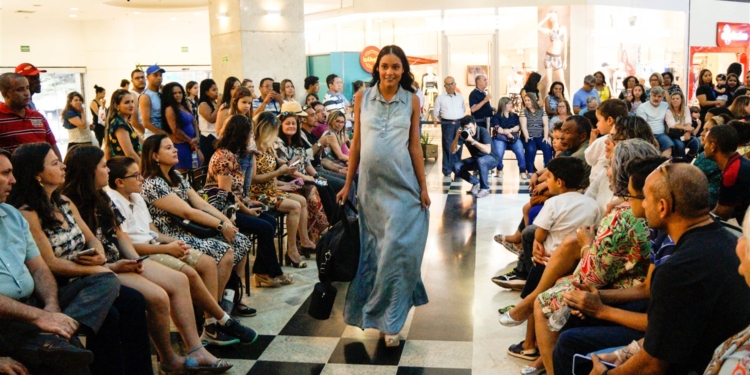 Pátio Brasil Shopping lança primavera com desfile e cultura na Praça Central