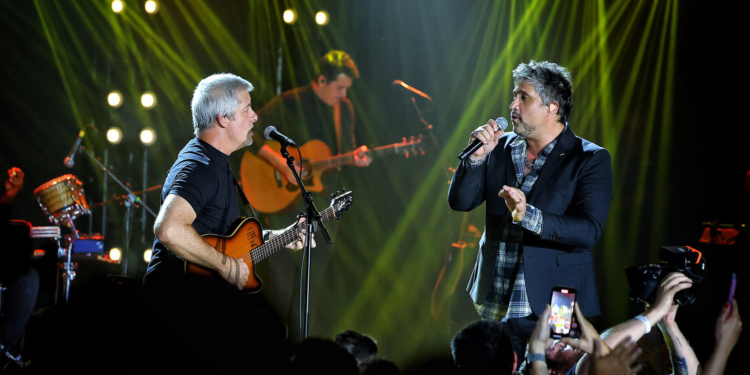 De volta: Victor & Leo emocionam público paulistano em apresentação surpresa no Villa Country