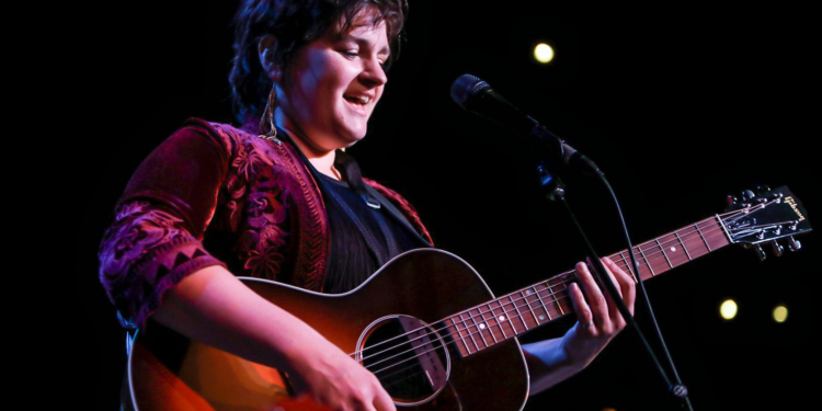 Cantora americana Madeleine Peyroux se apresenta em Brasília