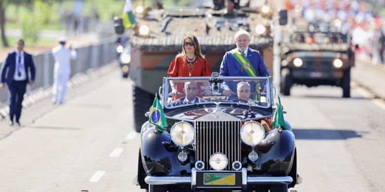 Civismo: desfile de 7 de Setembro emociona público em Brasília sob o tema “Democracia, soberania e união”