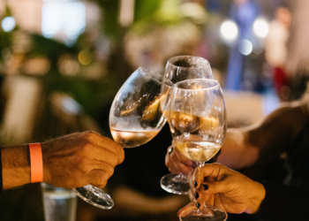 Izzi Tasting: Segunda edição do evento com degustação de diversos vinhos e atrações musicais
