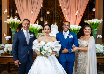 Ao pôr do sol, Joshua Seixas Arantes do Nascimento, filho de Pelé, troca alianças com Bárbara Meireles em Brasília