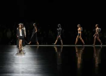 Milão: Gucci desfila Verão 2024 com estreia do novo diretor criativo Sabato De Sarno