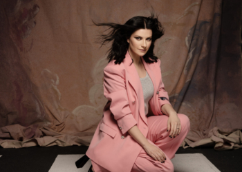 Laura Pausini lança o álbum de inéditas “Anime Parallele”