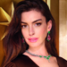 Anne Hathaway estrela campanha de final de ano da Bulgari