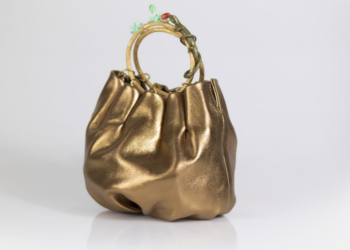 Confraria Studio lança Jewel Totes, linha de bolsas com joias na inauguração da loja do ParkShopping