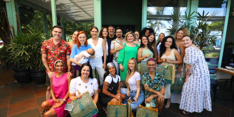 O Boticário recebe convidados para tradicional brunch de Natal com Amigo Secreto