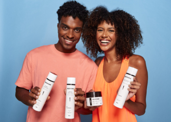 Dermatologista lança linha de cosméticos para tratamento de cabelos crespos e cacheados