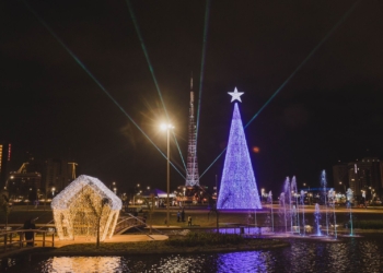Brasília Brilha: Torre de TV se ilumina para o Natal