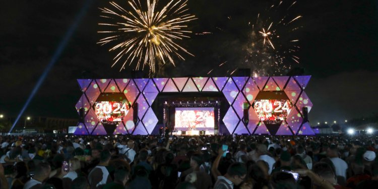 Mais de 80 mil pessoas celebram a virada de ano na Esplanada
