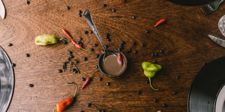 Restaurante Universal promove tradicional Bailinho de Carnaval com a mistura de samba e feijoada