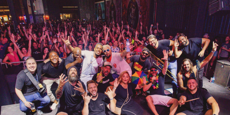 Bloco Eduardo e Mônica traz muita alegria ao Quadradim da Folia