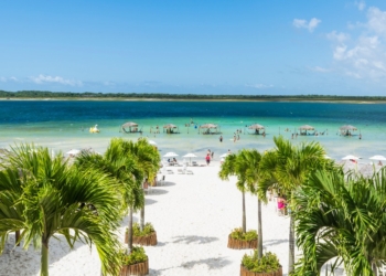 Praia brasileira é eleita a mais bonita do mundo, segundo o Washington Post