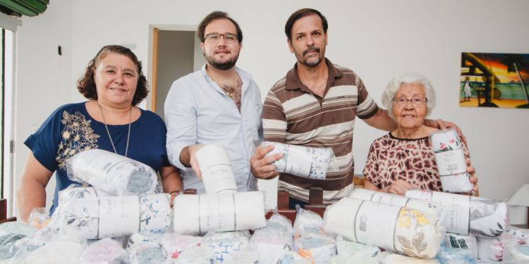 Antonio Aversa e Railda Costa realizam entrega de ação solidária de Natal em prol do Instituto Arca